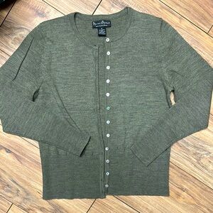 NWOT. Mercer & Madison Green Cardigan button down Sweater with Crew Neckline